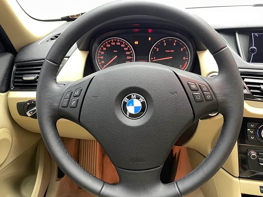 BMW X1 (Imported) 2013 car image #24