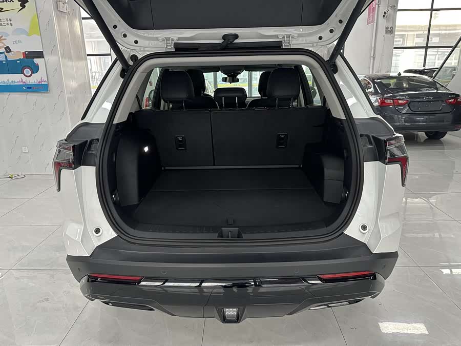 Chevrolet Equinox Plus 2025 car image #24