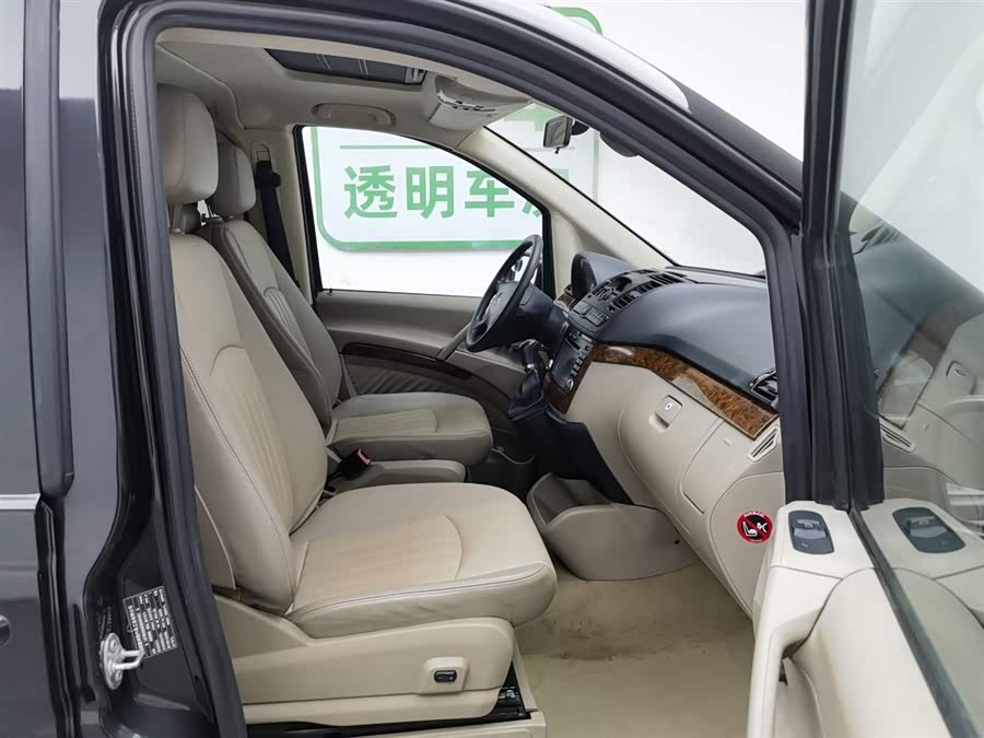 奔驰 唯雅诺 2010 汽车图片 #24