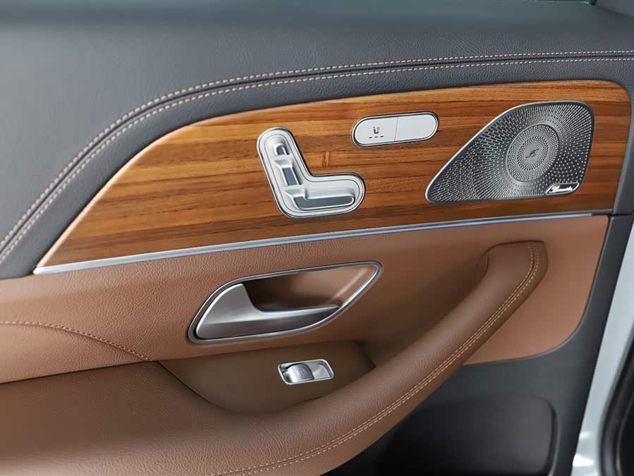 Mercedes-Benz GLS Class 2023 car image #24