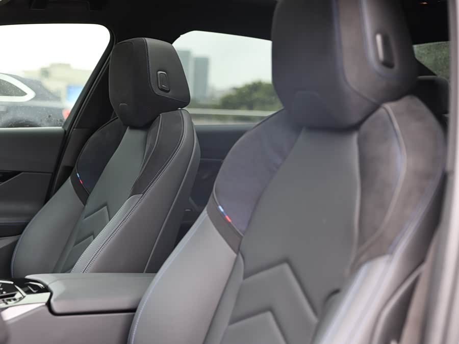 BMW i5 M60 2025 car image #24