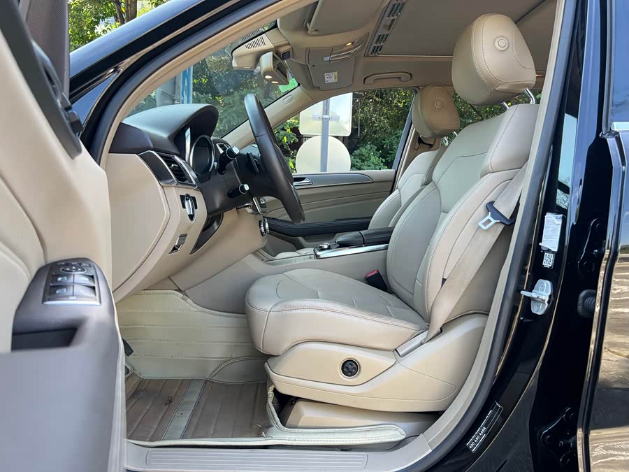 Mercedes-Benz M Class 2015 car image #24