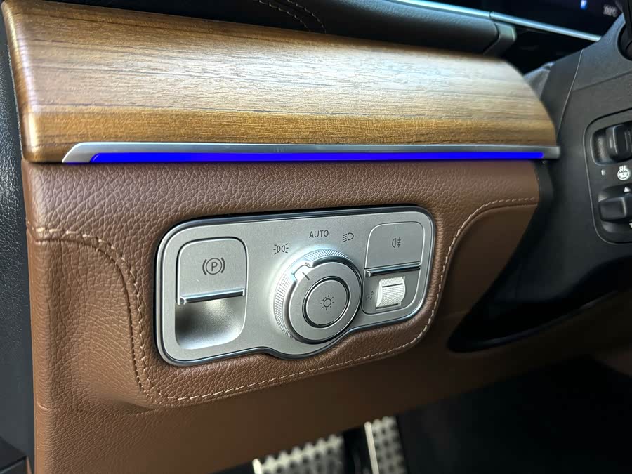 Mercedes-Benz GLS Class 2023 car image #24