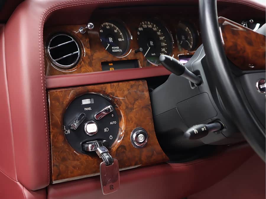 劳斯莱斯 古思特 2021 汽车图片 #24