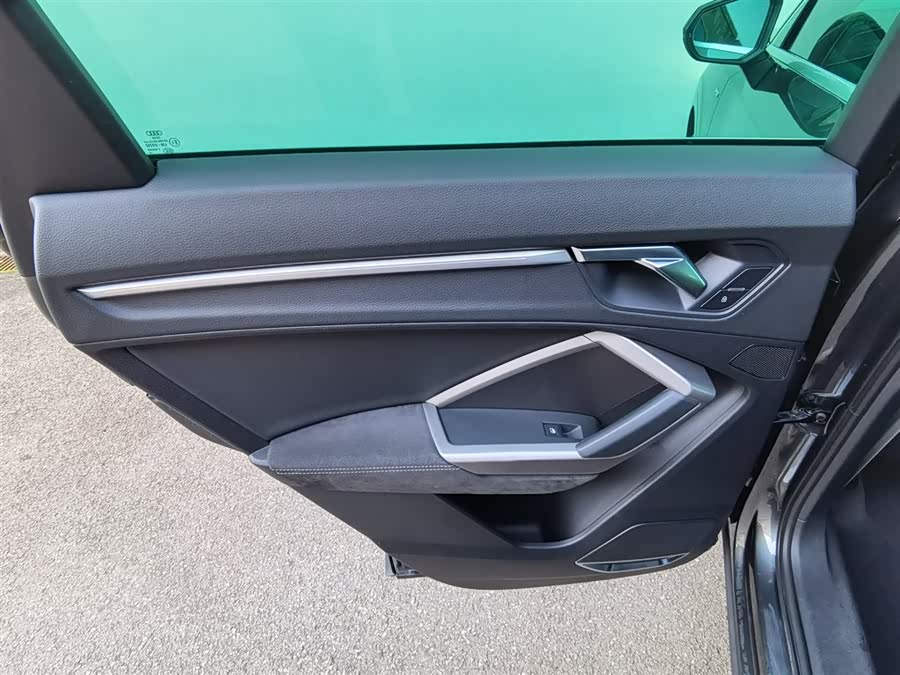 Audi Q3 2020 car image #24