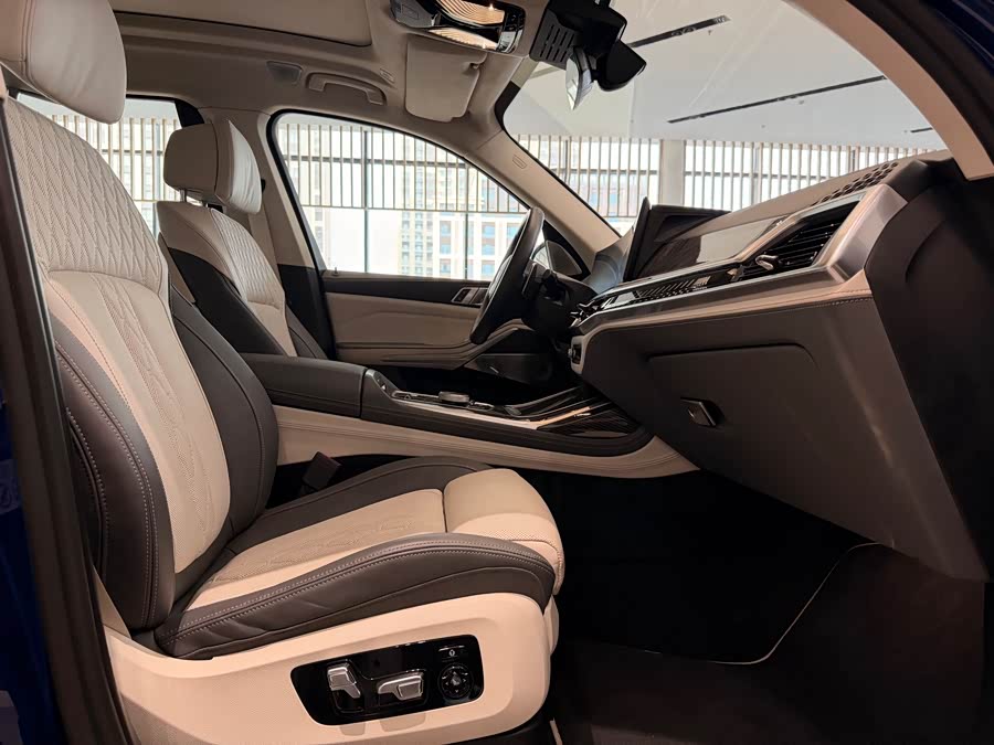 BMW X7 M60i #24 BMW X7 M60i imagen de coche #24