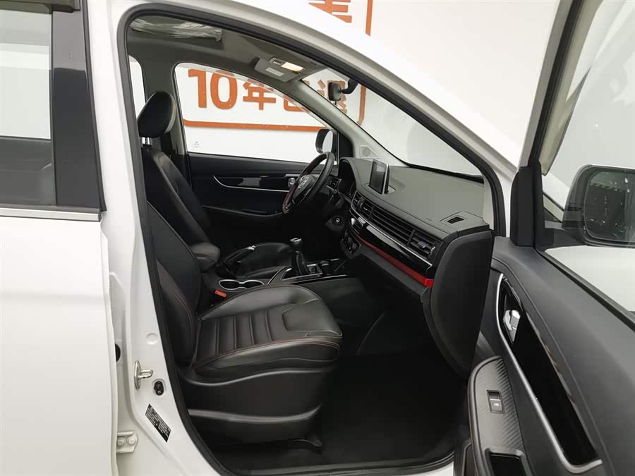 Forthing SX6 2019 car image #24