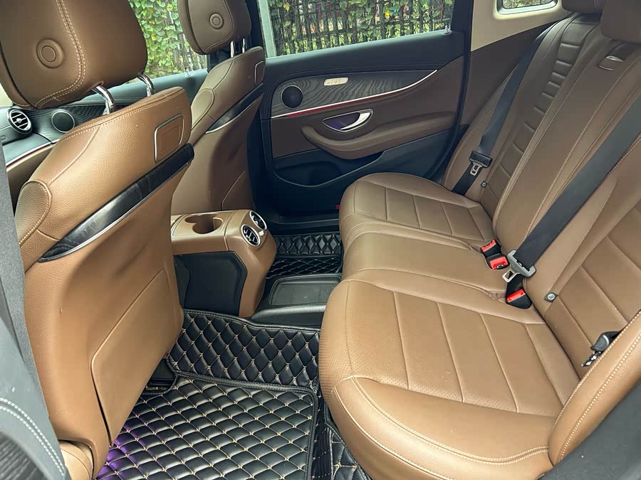 Mercedes-Benz E Class 2019 image de voiture #24