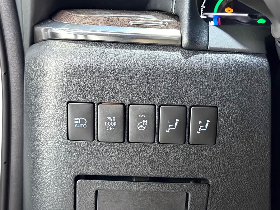 Toyota Vellfire 2023 car image #24