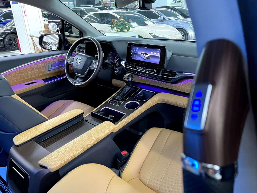 Toyota Granvia 2024 car image #24