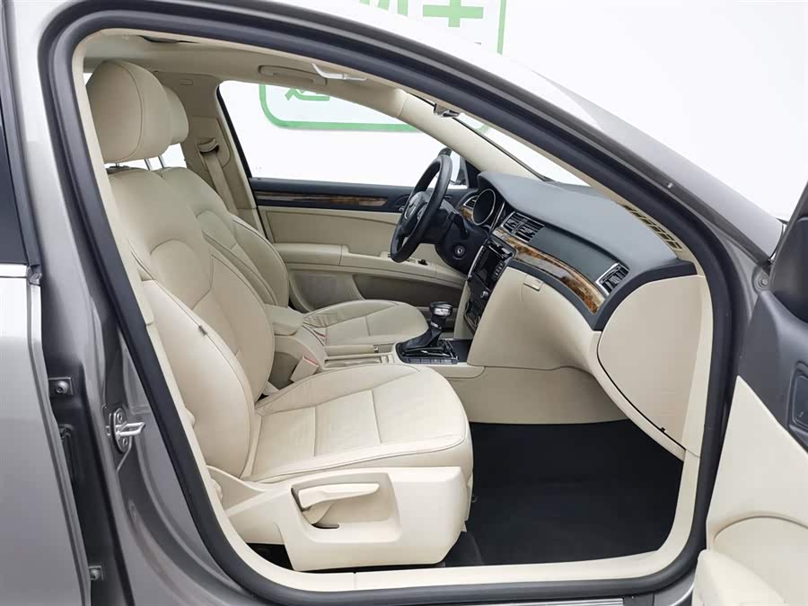Skoda Superb 2012 immagine di auto #24