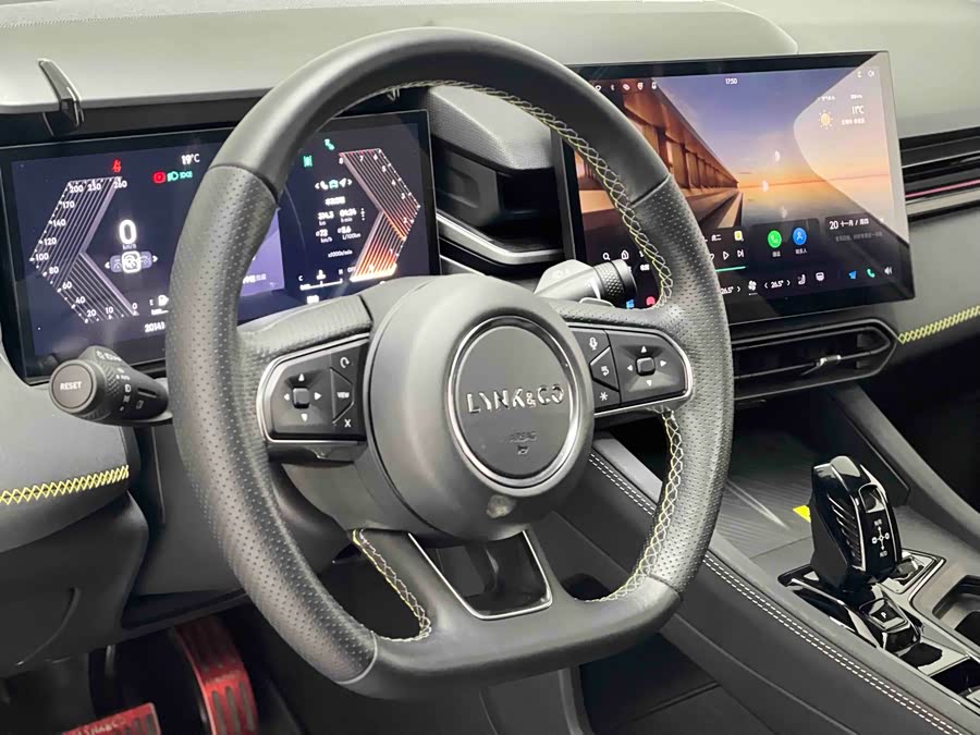 Lynk & Co 03 2022 car image #24