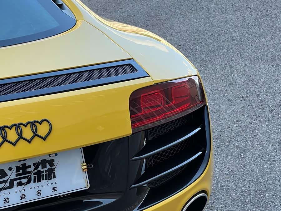 Audi R8 2012 car image #24