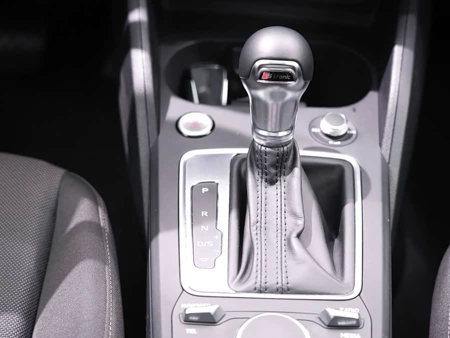 Audi Q2L 2020 immagine di auto #24