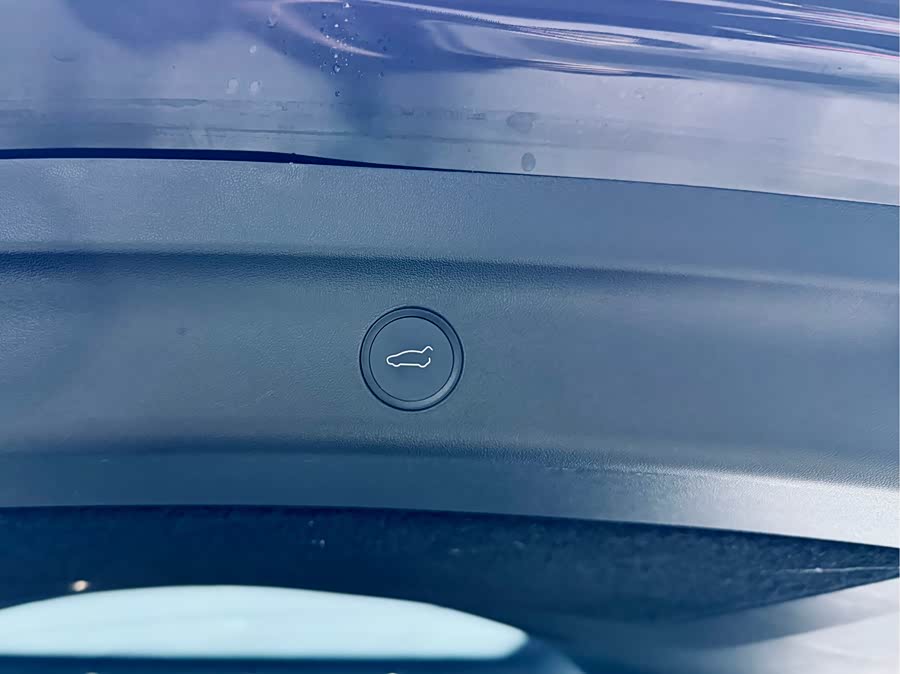 Tesla Model Y 2023 car image #24