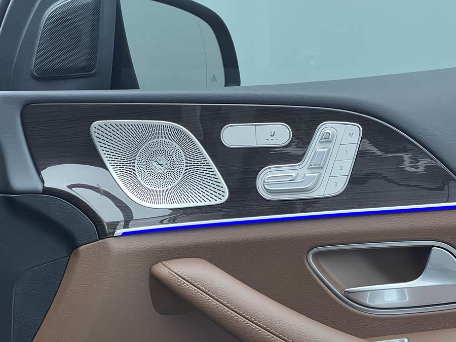 Mercedes-Benz GLE Class 2025 صورة سيارة #24