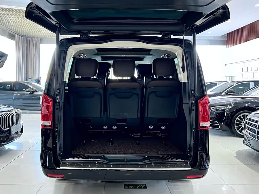 Mercedes-Benz V Class 2023 immagine di auto #24