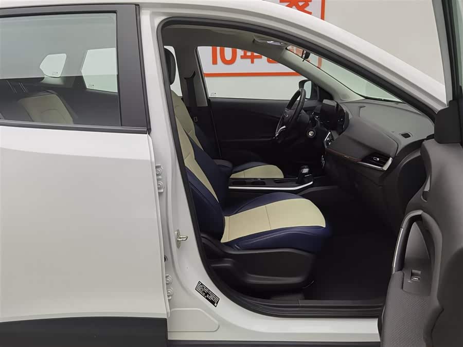 Chevrolet Tracker 2022 immagine di auto #24