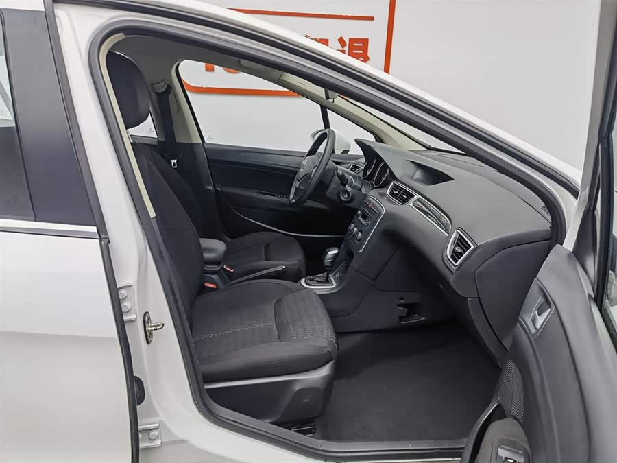 Peugeot 308 2013 car image #24