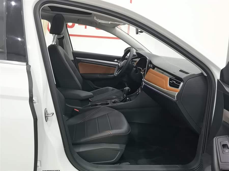 Volkswagen Bora 2023 car image #24