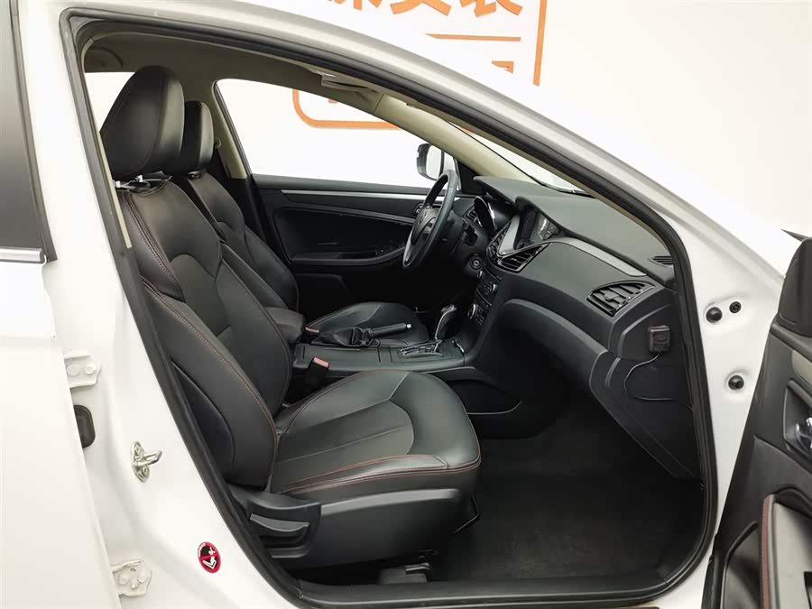 2015 car image #24