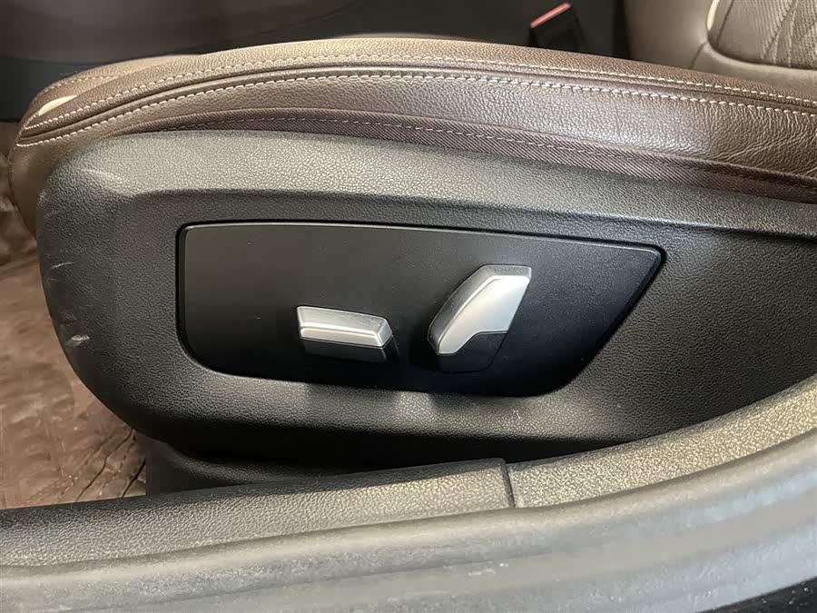 BMW 5 Series New Energy 2021 car image #24