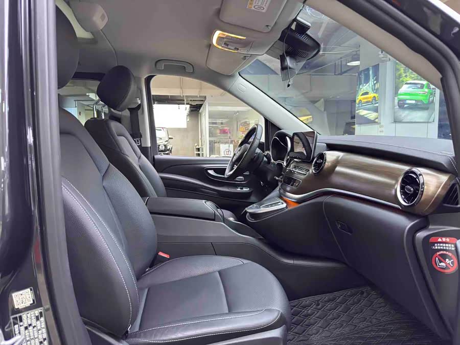 Mercedes-Benz V Class 2020 car image #24