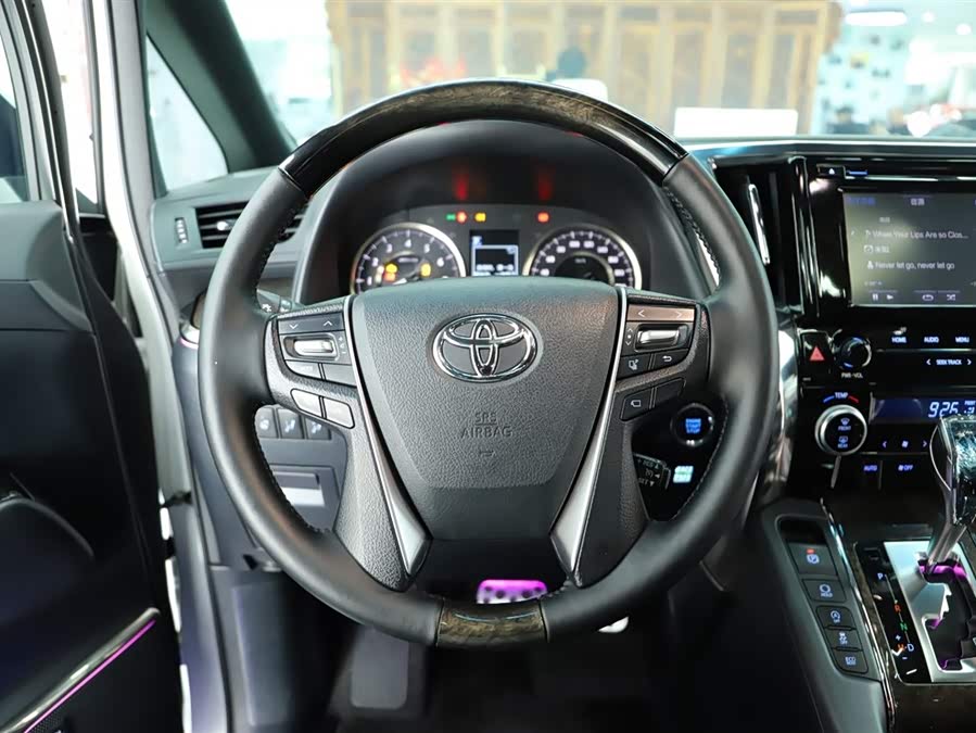 Toyota Alphard 2019 car image #24