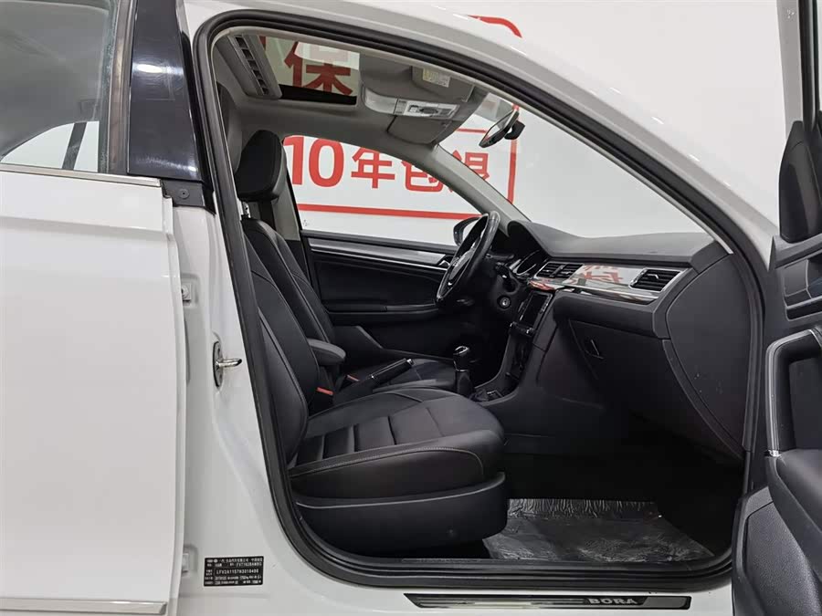 Volkswagen Bora 2017 car image #24