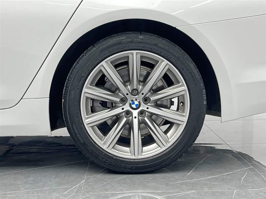 BMW 5 Series 2017 car image #24