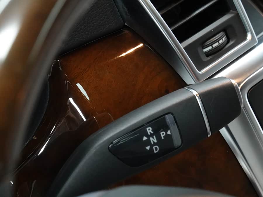 Mercedes-Benz M Class 2012 car image #24