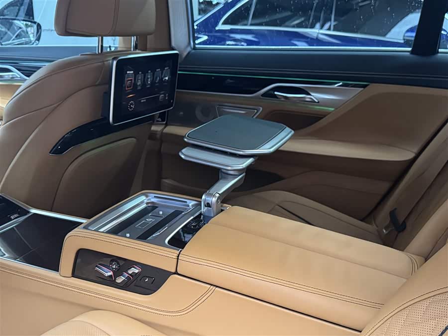 BMW 7 Series 2017 car image #24
