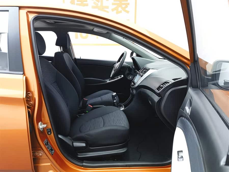 Mazda Reina Hatchback 2014 car image #24