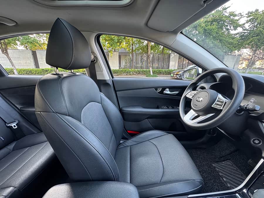 Kia K3 2019 car image #24