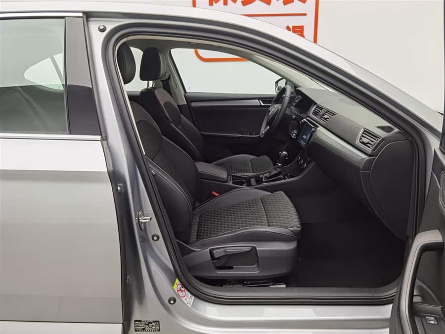 Skoda Superb 2017 car image #24