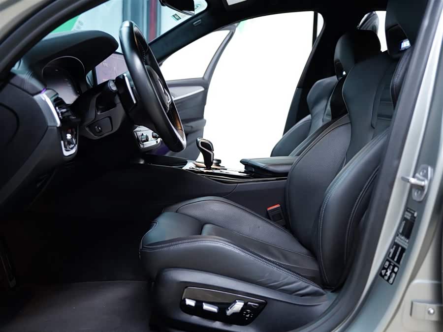 BMW M5 2022 صورة سيارة #24