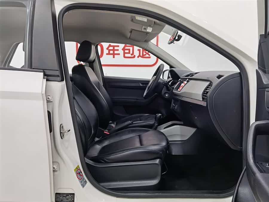 Skoda Fabia 2015 car image #24