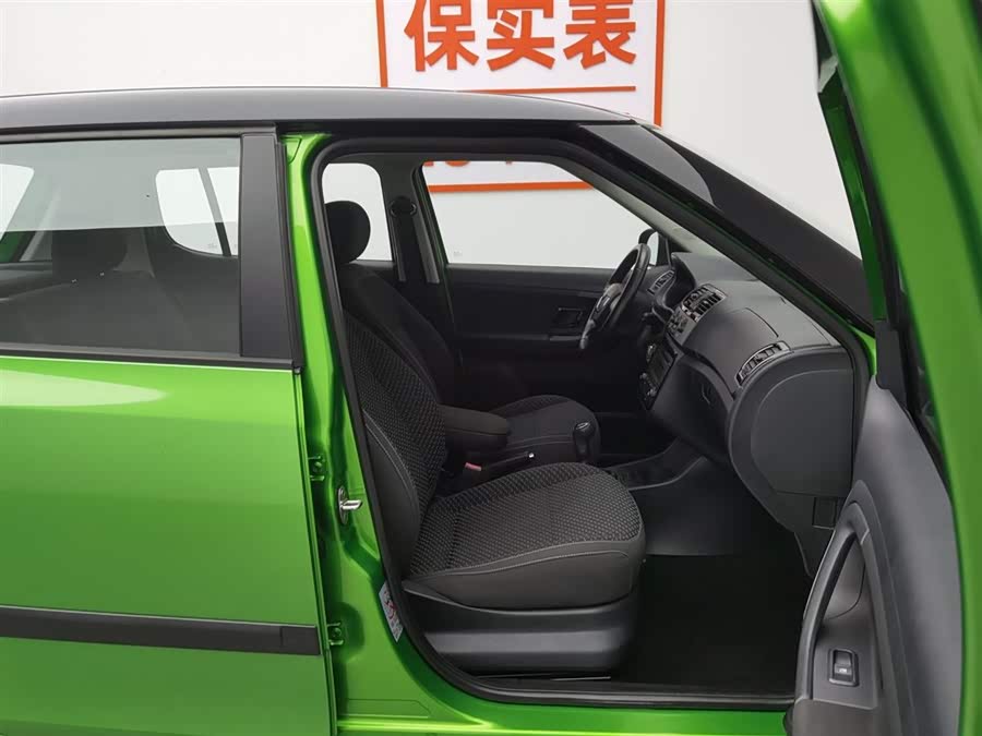 Skoda Fabia 2014 изображение автомобиля #24