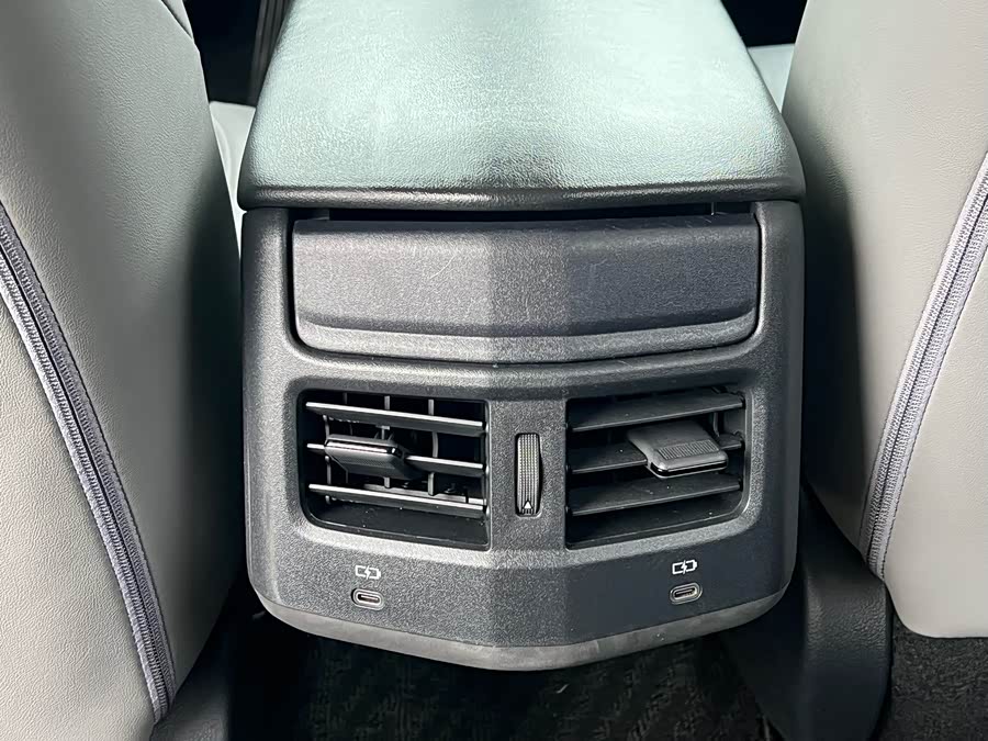 Toyota bZ3 2023 immagine di auto #24