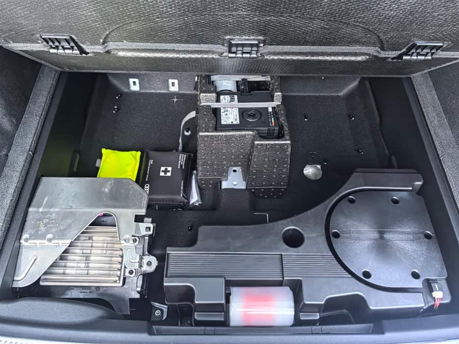 Audi SQ7 2024 car image #24