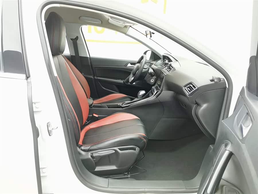 Peugeot 308 2018 car image #24