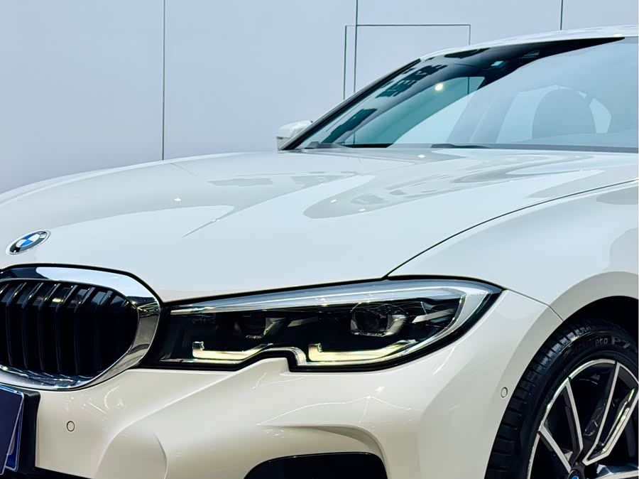 BMW 3 Series 2020 car image #24