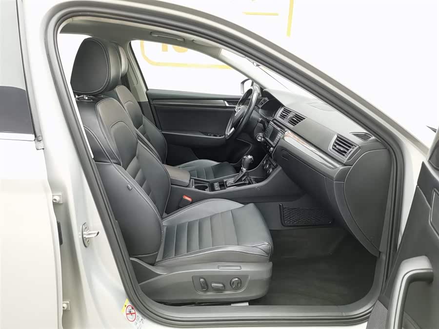 Skoda Superb 2016 car image #24