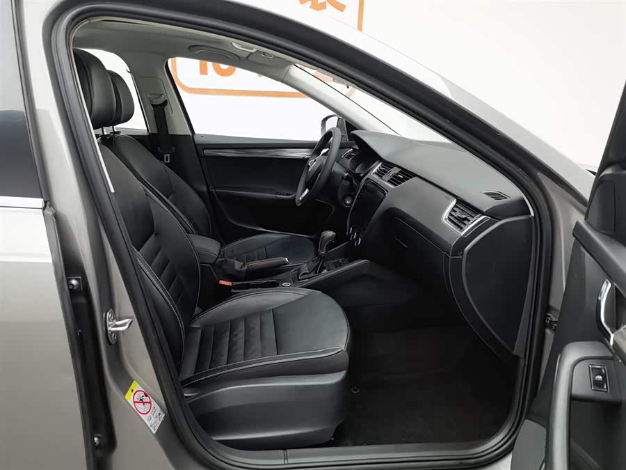 Skoda Octavia 2011 car image #24