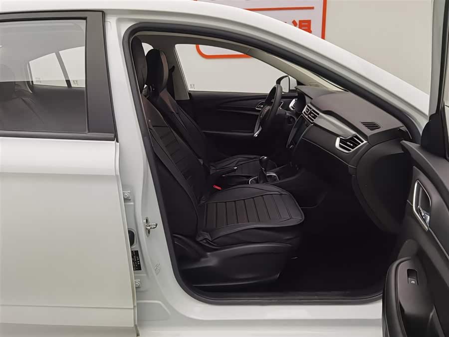 Roewe i5 2020 car image #24