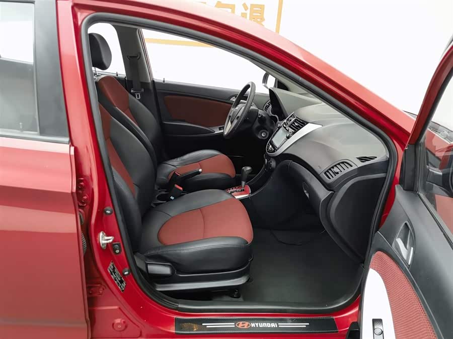 Mazda Reina Hatchback 2015 car image #24