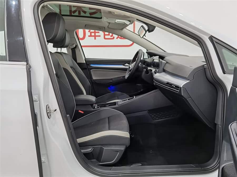 Volkswagen Golf 2021 car image #24