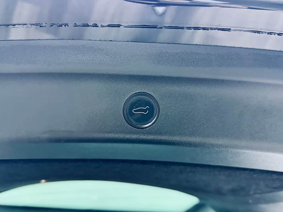 Tesla Model Y 2023 car image #24