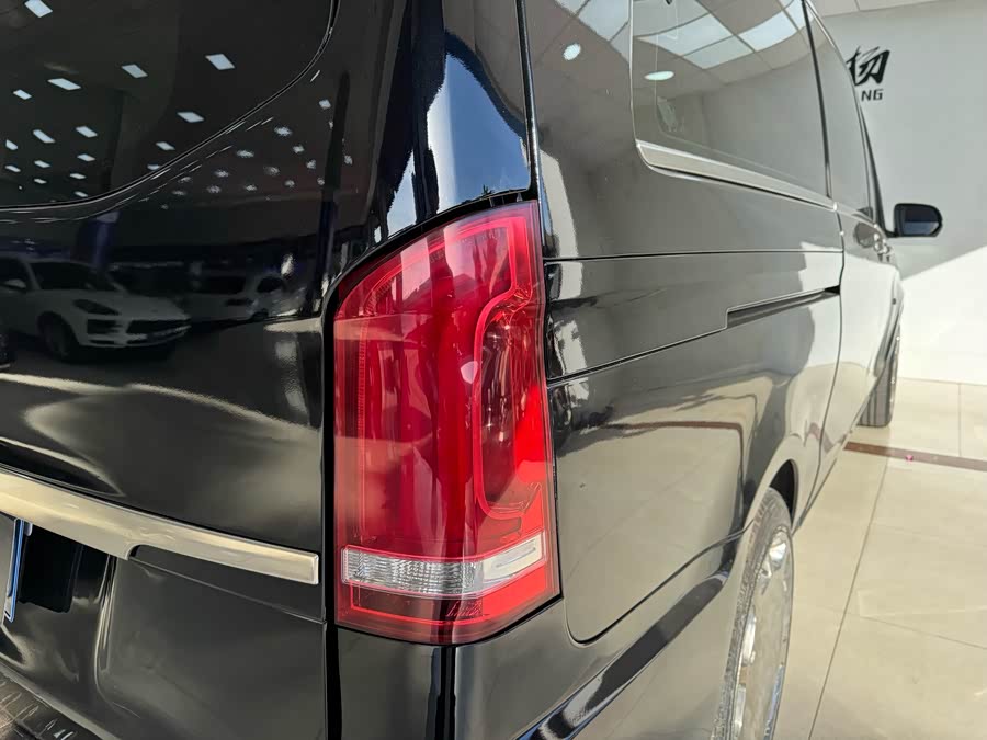 Mercedes-Benz Vito 2018 immagine di auto #24