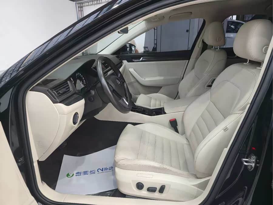 Skoda Superb 2016 car image #24